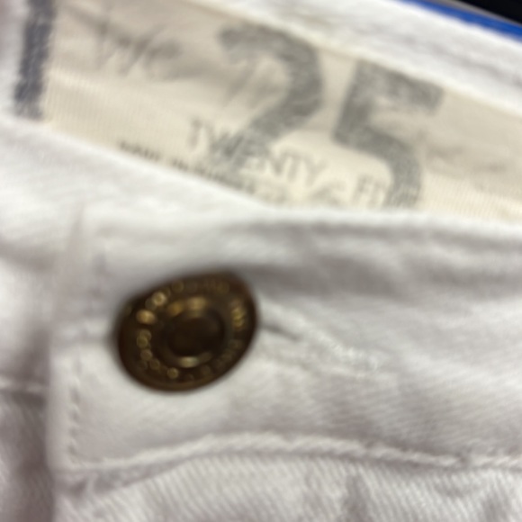 💥1 hour sale. Free People, Mid-rise distressed shorts, optic white - Picture 9 of 9